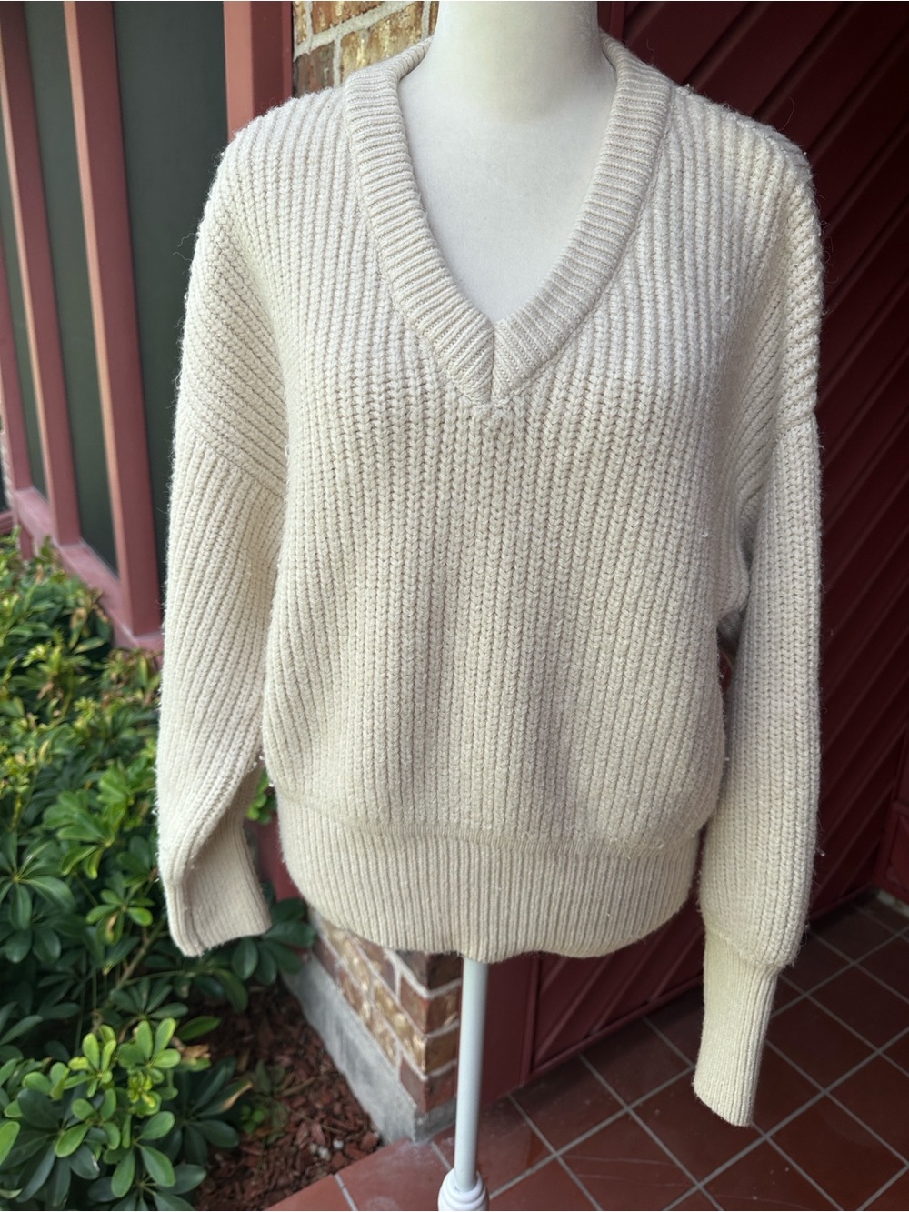 Daytrip Cream V-Neck Ribbed Knit Sweater